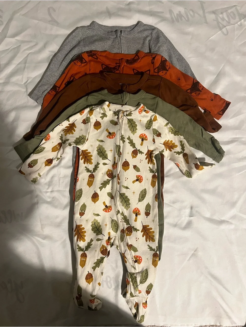 Set of Five Old Navy Baby Neutral and Printed Zip Up Footies Size 3-6 Months